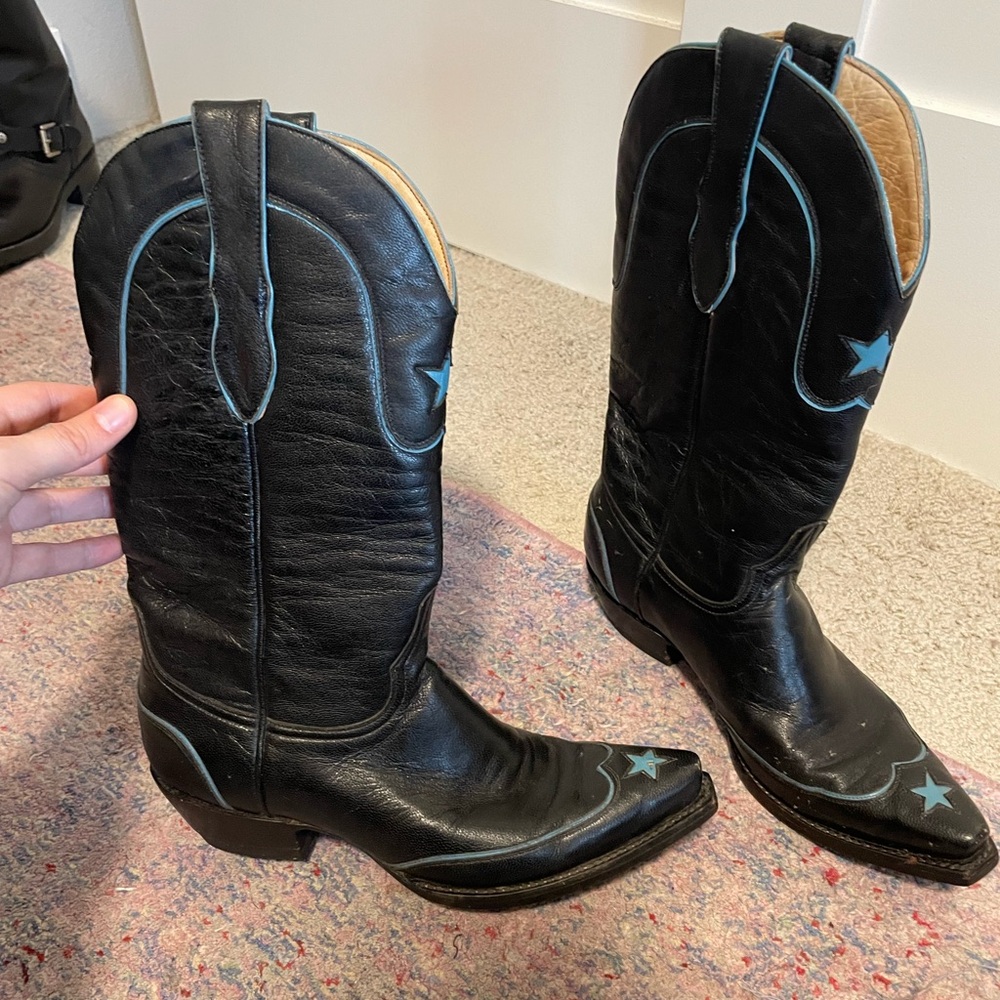 black and blue cowboy boots with stars💕